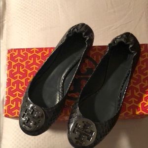 Tory Burch Irish Charcoal/ Pewter Reva 6 1/2